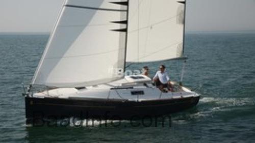 Beneteau First 25 tekniske specifikationer og anmeldelser